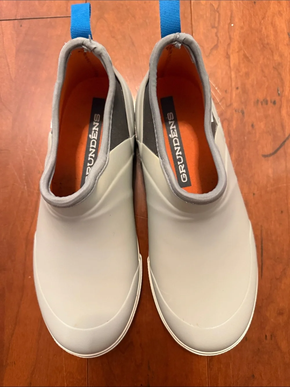 Grundéns Men's Light Gray Boat Shoes with Blue Heel Tab